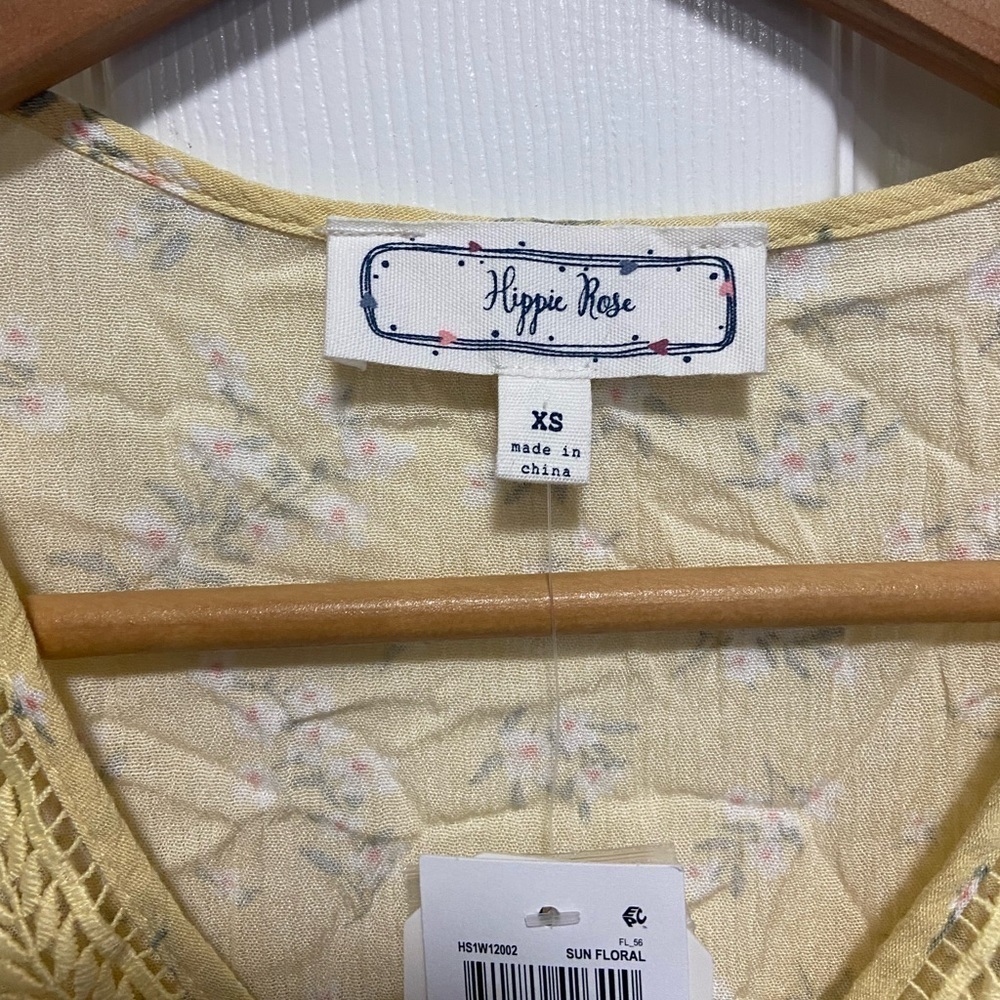 NWT Hippie Rose Buttercup Yellow Floral Blouse - Picture 4 of 5